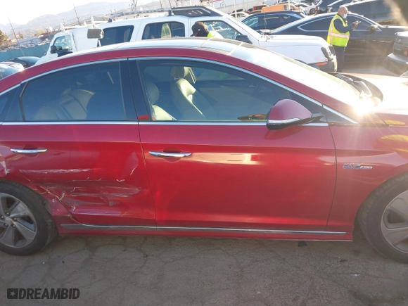 2016 Hyundai Sonata Hybrid Limited with VIN KMHE34L11GA027569, listed as a IAAI auction lot 41409224 with 111,006 mi miles. Bid and sale history available at carsss.com. Image 13.