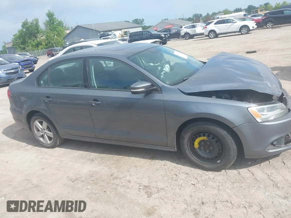 2012 Volkswagen Jetta TDI w/Premium & Nav с VIN 3VWLL7AJ1CM394756, выставлен на аукционе IAAI как лот 42378030 с пробегом 130 515 миль миль и . История ставок и продаж доступна на DreamBid. Изображение 14.