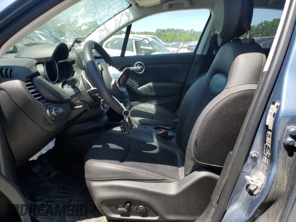 2018 FIAT 500X Urbana Edition z VIN ZFBCFXCB6JP642249, wystawiony jako Copart lot #55864355 z przebiegiem 60 798 mil mil oraz Szkoda całkowita • Salvage title. Historia ofert i sprzedaży dostępna na DreamBid. Obrazek 7.