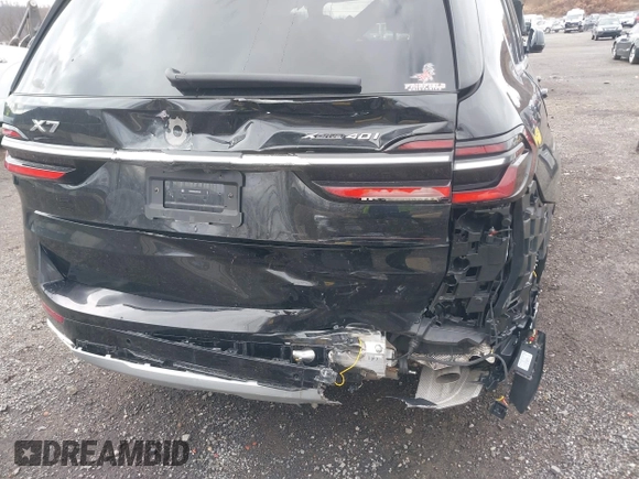 2025 BMW X7 xDrive40i z VIN 5UX23EM01S9Y67220, wystawiony jako IAAI lot #41722504 z przebiegiem 7 522 mil mil oraz . Historia ofert i sprzedaży dostępna na DreamBid. Obrazek 6.