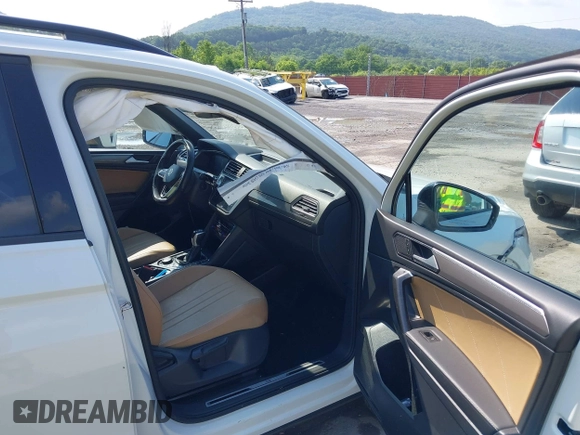 2022 Volkswagen Tiguan SE R-Line Black with VIN 3VV8B7AX0NM007523, listed as a IAAI auction lot 42457688 with 39,084 mi miles and . Bid and sale history available at DreamBid. Image 5.