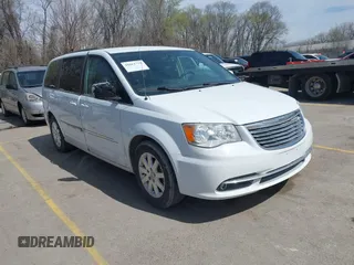 2016 Chrysler Town & Country Touring with VIN 2C4RC1BGXGR269055, listed as a IAAI auction lot 41861795 with 207,118 mi miles. Bid and sale history available at carsss.com. Image 1.