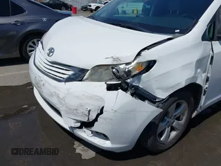 2015 Toyota Sienna LE AAS с VIN 5TDKK3DC6FS574942, выставлен на аукционе IAAI как лот 42336507 с пробегом 58 323 миль миль и . История ставок и продаж доступна на DreamBid. Изображение 6.