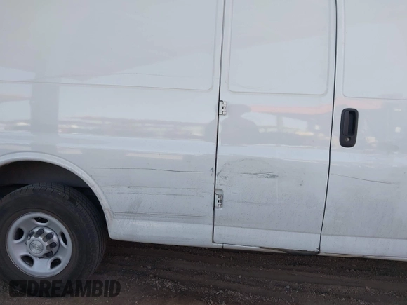 2020 Chevrolet Express Cargo Van with VIN 1GCWGBFP8L1120262, listed as a IAAI auction lot 42010679 with 114,589 mi miles. Bid and sale history available at carsss.com. Image 6.