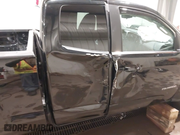 2019 Chevrolet Colorado 4WD Work Truck z VIN 1GCHTBENXK1192664, wystawiony jako IAAI lot #41883583 z przebiegiem 132 753 mil mil oraz . Historia ofert i sprzedaży dostępna na DreamBid. Obrazek 18.