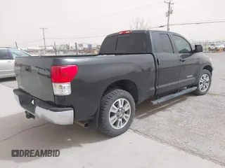 2013 Toyota Tundra z VIN 5TFRM5F19DX063197, wystawiony jako IAAI lot #41799886 z przebiegiem 351 859 mil mil oraz . Historia ofert i sprzedaży dostępna na DreamBid. Obrazek 4.