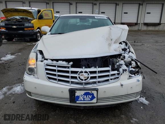 2008 Cadillac DTS 1SD z VIN 1G6KD57Y78U104174, wystawiony jako Copart lot #44759355 z przebiegiem 101 428 mil mil oraz Szkoda całkowita • Salvage title. Historia ofert i sprzedaży dostępna na DreamBid. Obrazek 5.