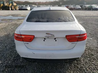 2019 Jaguar XE 25t z VIN SAJAR4FX6KCP52410, wystawiony jako Copart lot #82199484 z przebiegiem 89 027 mil mil oraz Szkoda całkowita • Salvage title. Historia ofert i sprzedaży dostępna na DreamBid. Obrazek 6.