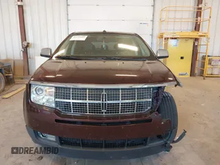 2009 Lincoln MKX z VIN 2LMDU68C69BJ04463, wystawiony jako IAAI lot #42231655 z przebiegiem 239 719 mil mil oraz . Historia ofert i sprzedaży dostępna na DreamBid. Obrazek 12.