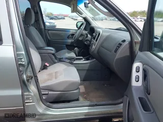 2006 Ford Escape XLT with VIN 1FMYU93166KB46038, listed as a IAAI auction lot 41877801 with 278,459 mi miles. Bid and sale history available at carsss.com. Image 5.
