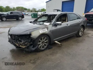 2011 Lincoln MKZ z VIN 3LNHL2GC8BR754106, wystawiony jako Copart lot #57305625 z przebiegiem Nie podano mil oraz Szkoda całkowita • Salvage title. Historia ofert i sprzedaży dostępna na DreamBid. Obrazek 1.