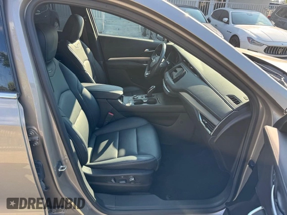 2023 Cadillac XT4 AWD Premium Luxury z VIN 1GYFZDR40PF108407, wystawiony jako Copart lot #86400754 z przebiegiem 8 724 mil mil oraz Nie do naprawy • Non repairable. Historia ofert i sprzedaży dostępna na DreamBid. Obrazek 6.