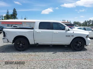2015 Ram 1500 Sport z VIN 1C6RR7MT7FS601470, wystawiony jako IAAI lot #42334149 z przebiegiem 114 056 mil mil oraz . Historia ofert i sprzedaży dostępna na DreamBid. Obrazek 14.
