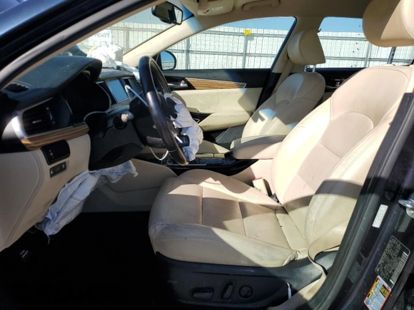 2017 Kia Cadenza Premium z VIN KNALB4J15H5073415, wystawiony jako Copart lot #53376385 z przebiegiem 68 623 mil mil oraz Szkody całkowita. Historia ofert i sprzedaży dostępna na DreamBid. Obrazek 7.