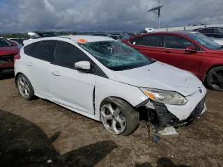 2014 Ford Focus ST with VIN 1FADP3L95EL350003, listed as a Copart auction lot 50913335 with 135,674 mi miles and Salvage Title. Bid and sale history available at carsss.com. Image 4.