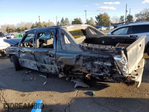 2002 Chevrolet Avalanche with VIN 3GNEK13T52G114030, listed as a Copart auction lot 47141415 with Not Provided miles and Salvage Title. Bid and sale history available at DreamBid. Image 2.