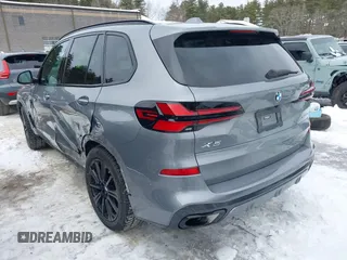 2024 BMW X5 xDrive40i z VIN 5UX23EU06R9S09659, wystawiony jako IAAI lot #41444238 z przebiegiem 26 923 mil mil oraz . Historia ofert i sprzedaży dostępna na DreamBid. Obrazek 3.
