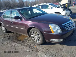 2008 Cadillac DTS 1SC z VIN 1G6KD57Y58U189774, wystawiony jako IAAI lot #40970724 z przebiegiem 156 589 mil mil oraz . Historia ofert i sprzedaży dostępna na DreamBid. Obrazek 1.