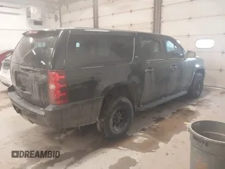 2008 Chevrolet Suburban Commercial with VIN 3GNGK26KX8G149169, listed as a IAAI auction lot 41469910 with 101,612 mi miles. Bid and sale history available at carsss.com. Image 4.