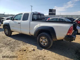 2006 Toyota Tacoma with VIN 5TEUX42N06Z279195, listed as a Copart auction lot 82888834 with 205,787 mi miles and Salvage Title. Bid and sale history available at carsss.com. Image 2.