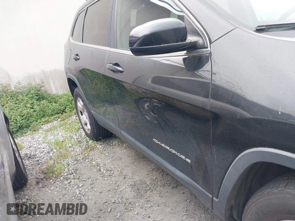 2015 Jeep Cherokee Latitude with VIN 1C4PJLCB9FW627909, listed as a IAAI auction lot 42034667 with 131,739 mi miles and . Bid and sale history available at carsss.com. Image 14.