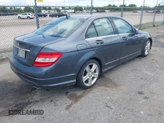 2011 Mercedes-Benz C 300 Sport z VIN WDDGF5EB8BR162211, wystawiony jako IAAI lot #42437442 z przebiegiem 149 419 mil mil oraz . Historia ofert i sprzedaży dostępna na DreamBid. Obrazek 4.