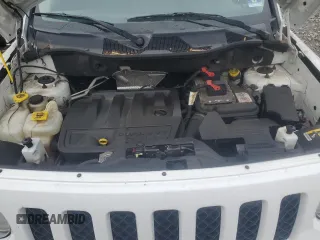 2016 Jeep Patriot Latitude with VIN 1C4NJRFB9GD586698, listed as a Copart auction lot 61131125 with 154,679 mi miles and Salvage title. Bid and sale history available at DreamBid. Image 11.