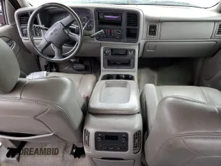 2005 GMC Sierra 1500HD SLE z VIN 1GTGC13U55F818709, wystawiony jako Copart lot #81494564 z przebiegiem Nie podano mil oraz Nie do naprawy. Historia ofert i sprzedaży dostępna na DreamBid. Obrazek 8.