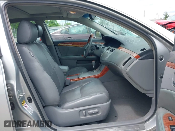 2007 Toyota Avalon XL z VIN 4T1BK36B77U198619, wystawiony jako IAAI lot #42204373 z przebiegiem 348 721 mil mil oraz . Historia ofert i sprzedaży dostępna na DreamBid. Obrazek 5.