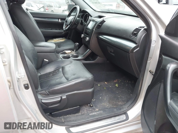 2011 Kia Sorento SX with VIN 5XYKW4A26BG098494, listed as a IAAI auction lot 41246531 with 200,901 mi miles. Bid and sale history available at carsss.com. Image 5.