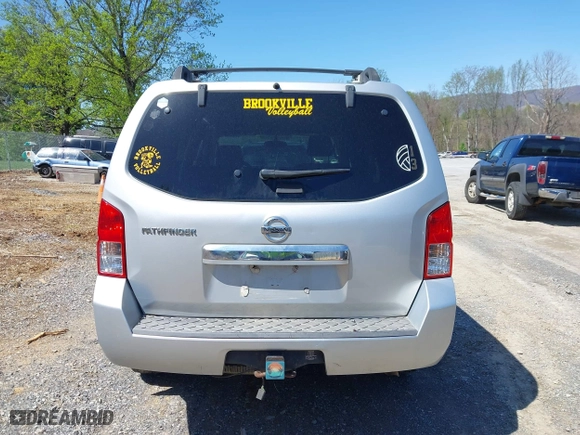 2011 Nissan Pathfinder SV with VIN 5N1AR1NN1BC626741, listed as a IAAI auction lot 41957479 with 204,128 mi miles. Bid and sale history available at carsss.com. Image 17.