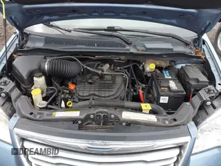 2011 Chrysler Town & Country Touring with VIN 2A4RR5DG4BR768469, listed as a IAAI auction lot 41951030 with 128,226 mi miles. Bid and sale history available at carsss.com. Image 10.