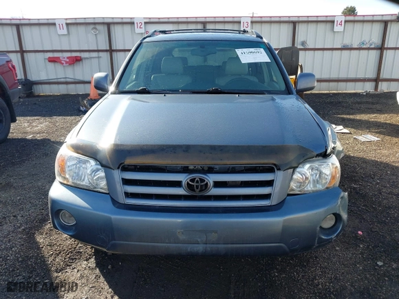 2004 Toyota Highlander with VIN JTEEP21A740062131, listed as a IAAI auction lot 41690692 with 224,877 mi miles. Bid and sale history available at carsss.com. Image 13.