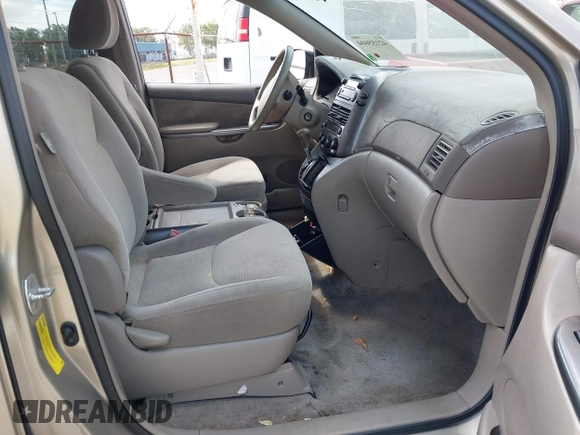 2009 Toyota Sienna CE with VIN 5TDZK23C09S251520, listed as a IAAI auction lot 42155604 with 233,153 mi miles. Bid and sale history available at carsss.com. Image 5.