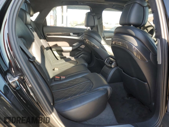 2017 Audi S8 z VIN WUAJ5AFD4HN900729, wystawiony jako Copart lot #41765255 z przebiegiem 95 974 mil mil oraz Szkoda całkowita • Salvage title. Historia ofert i sprzedaży dostępna na DreamBid. Obrazek 10.