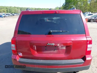 2017 Jeep Patriot Sport with VIN 1C4NJPBB8HD103682, listed as a IAAI auction lot 42001898 with 204,000 mi miles. Bid and sale history available at carsss.com. Image 16.
