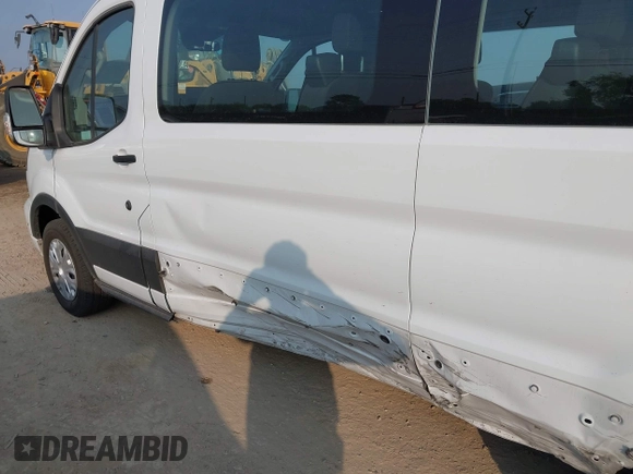 2024 Ford Transit Passenger XL z VIN 1FBAX2Y82RKA83426, wystawiony jako IAAI lot #42022011 z przebiegiem 36 531 mil mil oraz . Historia ofert i sprzedaży dostępna na DreamBid. Obrazek 14.