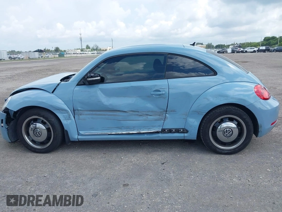 2013 Volkswagen Beetle 2.5L с VIN 3VWJX7AT8DM631449, выставлен на аукционе IAAI как лот 40064318 с пробегом 178 311 миль миль и . История ставок и продаж доступна на DreamBid. Изображение 14.