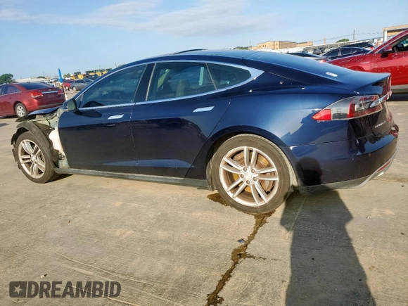 2014 Tesla Model S 60 с VIN 5YJSA1H16EFP50018, выставлен на аукционе Copart как лот 64372605 с пробегом 165 910 миль миль и Списание • Salvage title. История ставок и продаж доступна на DreamBid. Изображение 2.