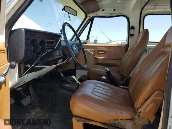1990 Chevrolet Blazer z VIN 1GNEV18K5LF144221, wystawiony jako Copart lot #52296175 z przebiegiem 114 593 mil mil oraz Szkoda całkowita • Salvage title. Historia ofert i sprzedaży dostępna na DreamBid. Obrazek 7.