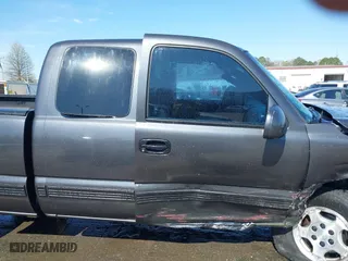 2000 Chevrolet Silverado 1500 LS with VIN 1GCEK19T2YE108024, listed as a IAAI auction lot 41880064 with 299,240 mi miles. Bid and sale history available at carsss.com. Image 13.