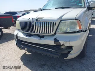 2006 Lincoln Navigator Luxury with VIN 5LMFU27566LJ23992, listed as a IAAI auction lot 41724936 with 189,727 mi miles. Bid and sale history available at carsss.com. Image 6.