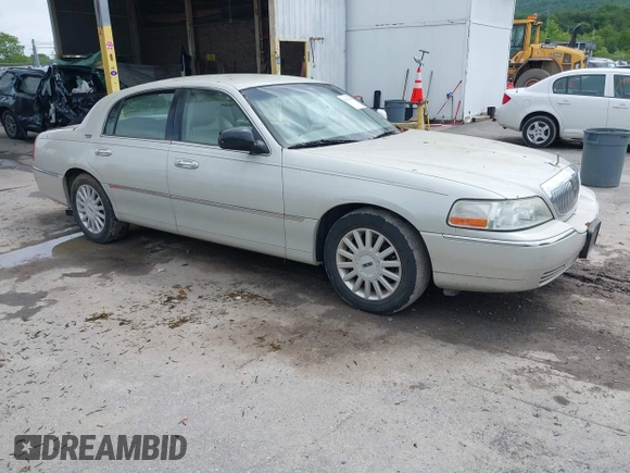 2005 Lincoln Town Car Signature Limited z VIN 1LNHM82W35Y654826, wystawiony jako IAAI lot #42334790 z przebiegiem 96 113 mil mil oraz . Historia ofert i sprzedaży dostępna na DreamBid. Obrazek 1.