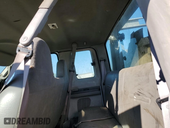 2001 Ford Super Duty F-250 XL with VIN 1FTNX21L31EC32313, listed as a Copart auction lot 68481624 with 131,581 mi miles and Clean Title. Bid and sale history available at carsss.com. Image 10.