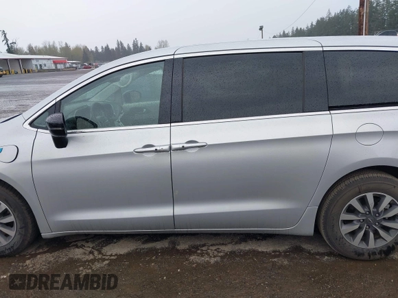 2024 Chrysler Pacifica Hybrid Select z VIN 2C4RC1S71RR141743, wystawiony jako IAAI lot #42019686 z przebiegiem 17 638 mil mil oraz . Historia ofert i sprzedaży dostępna na DreamBid. Obrazek 14.