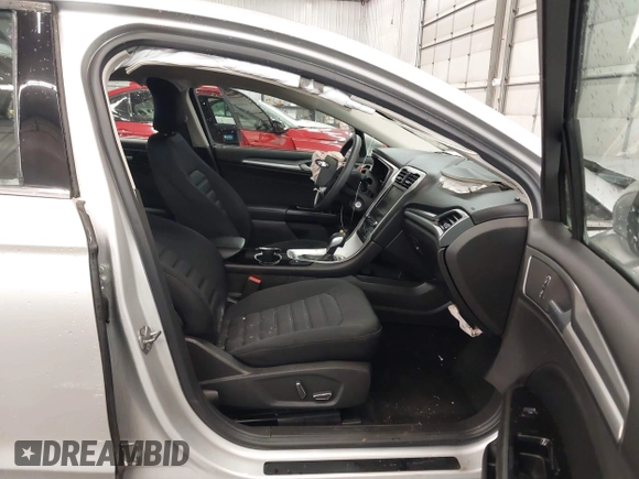 2016 Ford Fusion SE Hybrid z VIN 3FA6P0LU1GR304166, wystawiony jako IAAI lot #41932720 z przebiegiem 68 058 mil mil oraz . Historia ofert i sprzedaży dostępna na DreamBid. Obrazek 5.