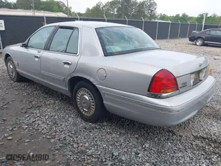 2000 Ford Crown Victoria with VIN 2FAFP73W6YX194471, listed as a IAAI auction lot 42102220 with 131,855 mi miles. Bid and sale history available at carsss.com. Image 3.