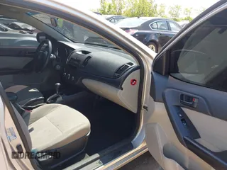 2010 Kia Forte EX z VIN KNAFU4A2XA5838916, wystawiony jako IAAI lot #42380123 z przebiegiem 153 033 mil mil oraz . Historia ofert i sprzedaży dostępna na DreamBid. Obrazek 5.