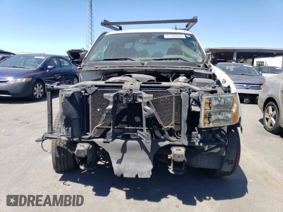 2010 GMC Sierra 1500 with VIN 1GTSCUEA2AZ146485, listed as a Copart auction lot 67342624 with 370,630 mi miles and Salvage Title. Bid and sale history available at DreamBid. Image 5.