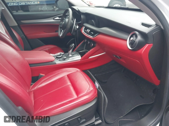 2018 Alfa Romeo Stelvio Sport z VIN ZASFAKPN8J7B82406, wystawiony jako IAAI lot #41822000 z przebiegiem 71 838 mil mil oraz . Historia ofert i sprzedaży dostępna na DreamBid. Obrazek 5.